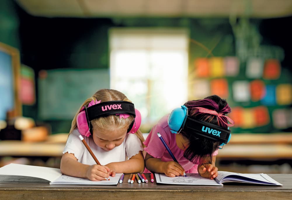 2600013_ K_junior_Classroom_24_ACTION_02